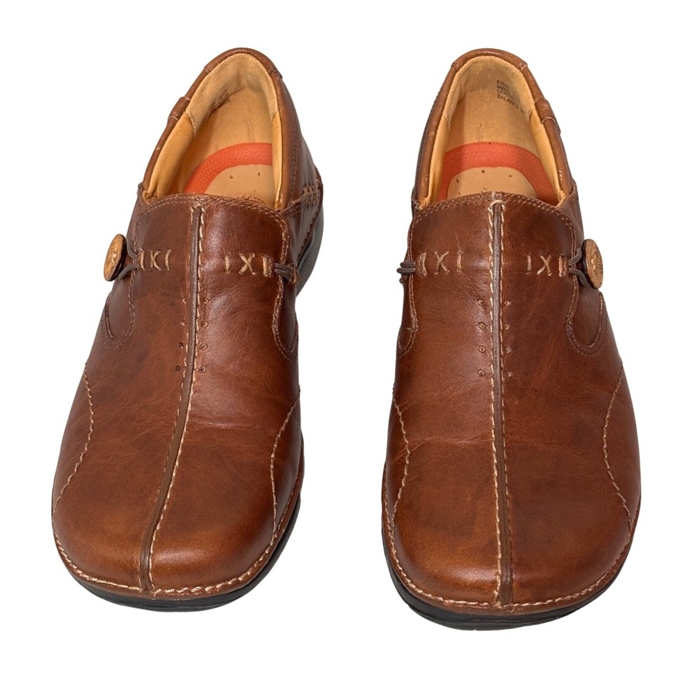 Clarks UnStructured Size 8.5 Brown Leather Loafers Contrast Stitch Shoes Slip-On